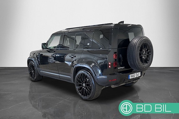 Land Rover Defender 110 5 of 5