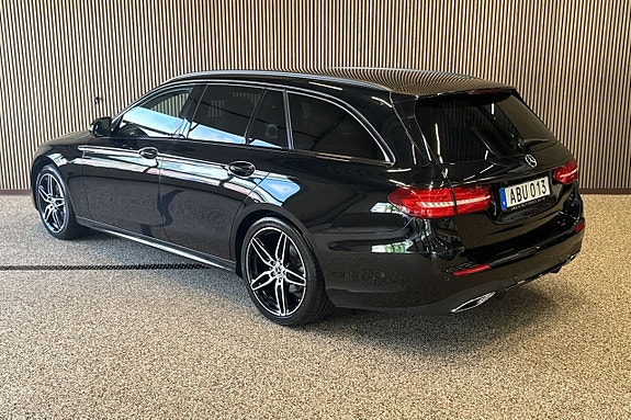 Mercedes-Benz E220 3 of 12