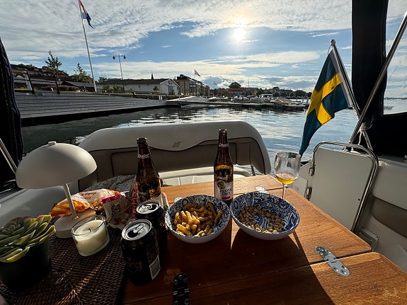 FOUR WINNS 258 VISTA-2006 MED VOLVO PENTA D3 DIESEL 4 of 5