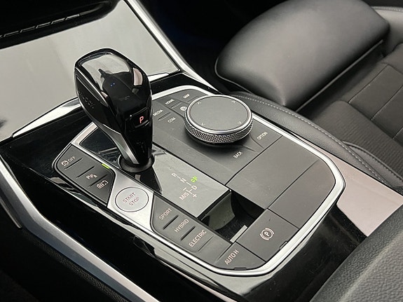 BMW 330e 27 of 30