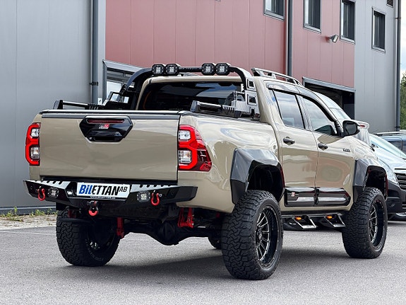 Toyota HiLux 9 of 24