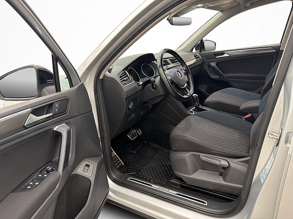 Volkswagen Tiguan 12 of 30