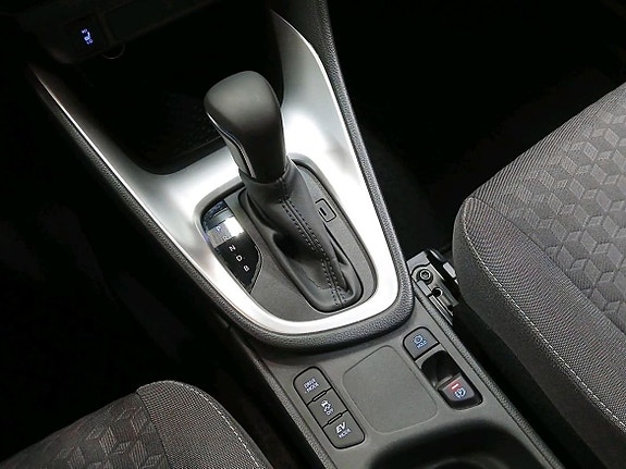 Toyota Yaris 18 of 21