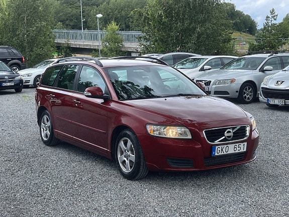 Volvo V50 2 of 5