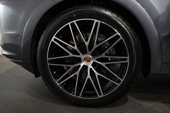 Porsche Cayenne 21 of 24