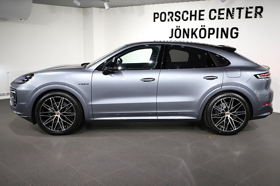 Porsche Cayenne 2 of 5