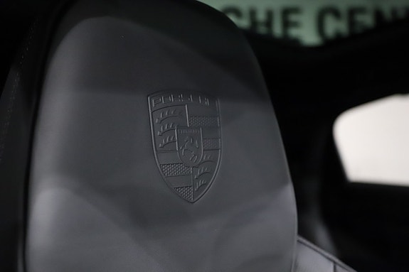 Porsche Cayenne 12 of 24