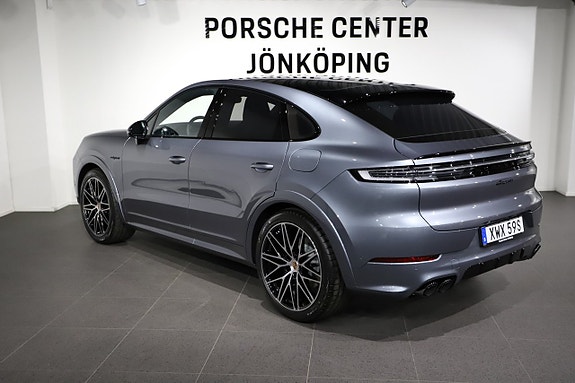 Porsche Cayenne 3 of 5