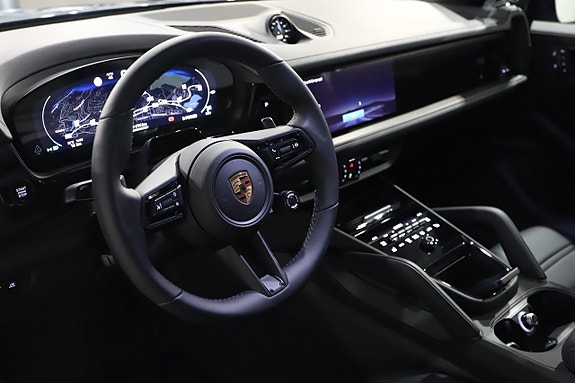 Porsche Cayenne 11 of 24