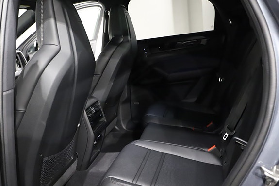 Porsche Cayenne 19 of 24