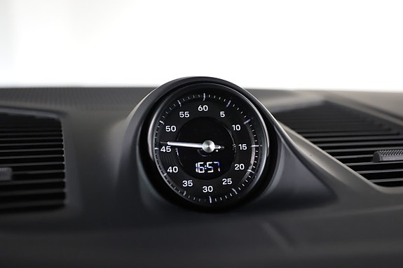 Porsche Cayenne 14 of 24