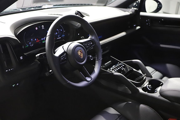 Porsche Cayenne 9 of 24