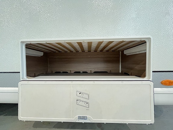 Hobby 495 UL DE Luxe / Förtält / 1550kg / Långbäddar / 2295kr/månad 6 of 16
