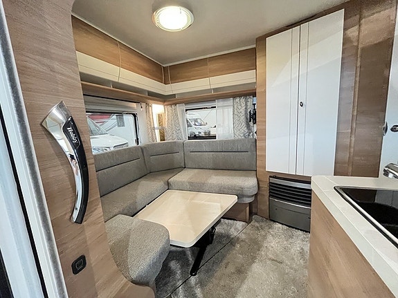 Hobby 495 UL DE Luxe / Förtält / 1550kg / Långbäddar / 2295kr/månad 7 of 16