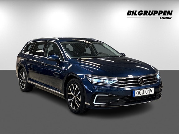 Volkswagen Passat 3 of 21