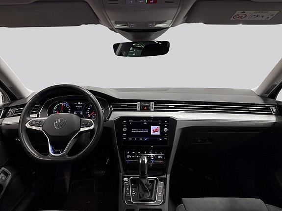 Volkswagen Passat 7 of 21