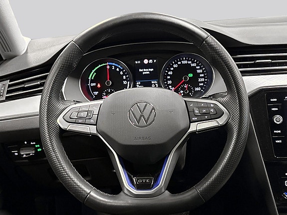Volkswagen Passat 18 of 21