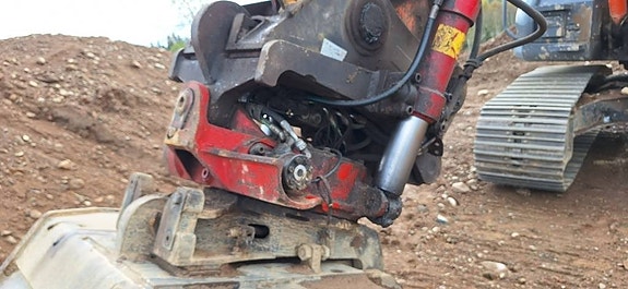 Hitachi ZX 225 US LC-3 5 of 9