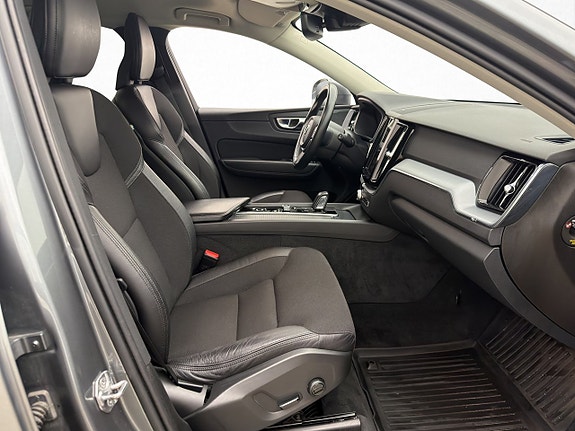 Volvo XC60 13 of 30