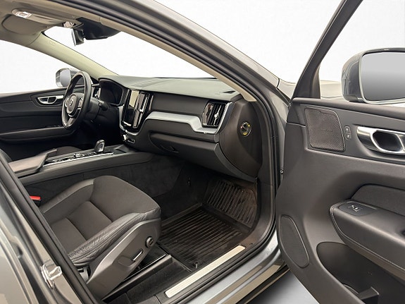Volvo XC60 14 of 30