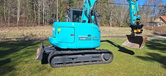 Kobelco SK75SR 2 of 5
