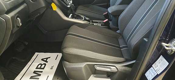 Volkswagen T-Roc 17 of 23
