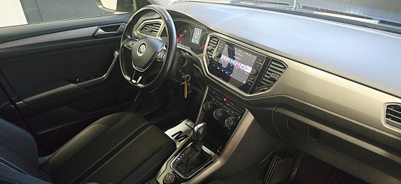 Volkswagen T-Roc 19 of 23