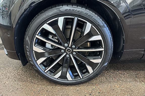 Volvo XC60 10 of 24