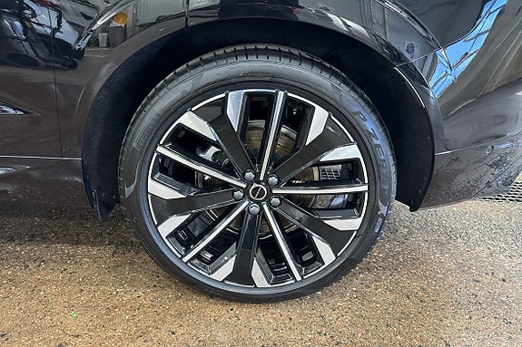 Volvo XC60 11 of 24