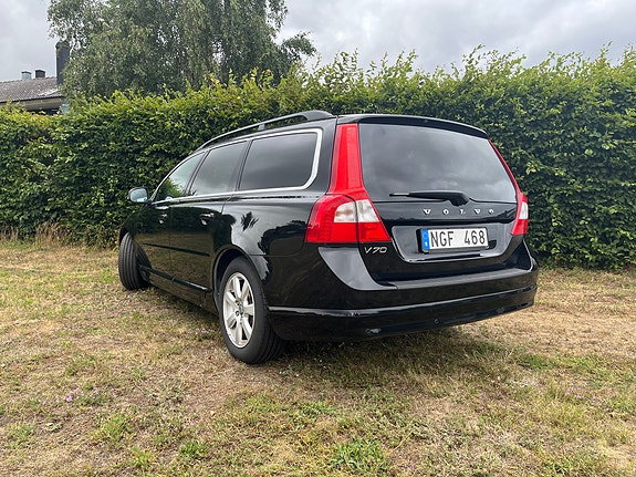 Volvo V70 3 of 9