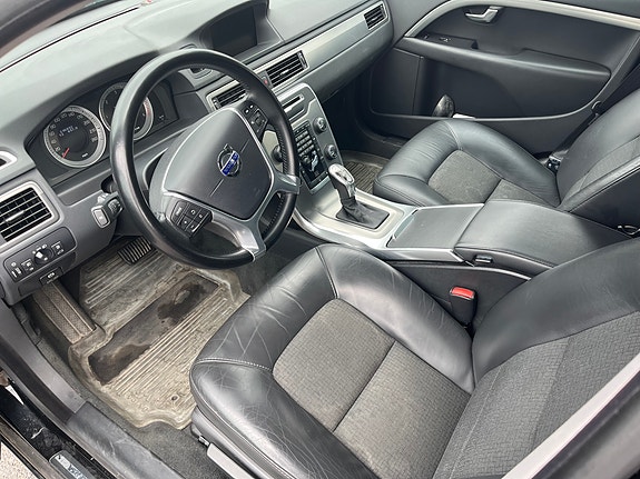 Volvo V70 4 of 9