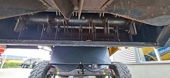 New Holland TC5.90 RS 10 of 24