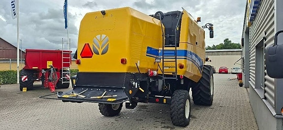 New Holland TC5.90 RS 4 of 24