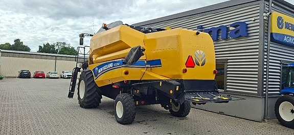 New Holland TC5.90 RS 2 of 24