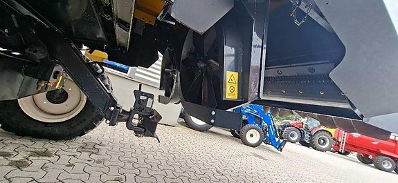 New Holland TC5.90 RS 9 of 24