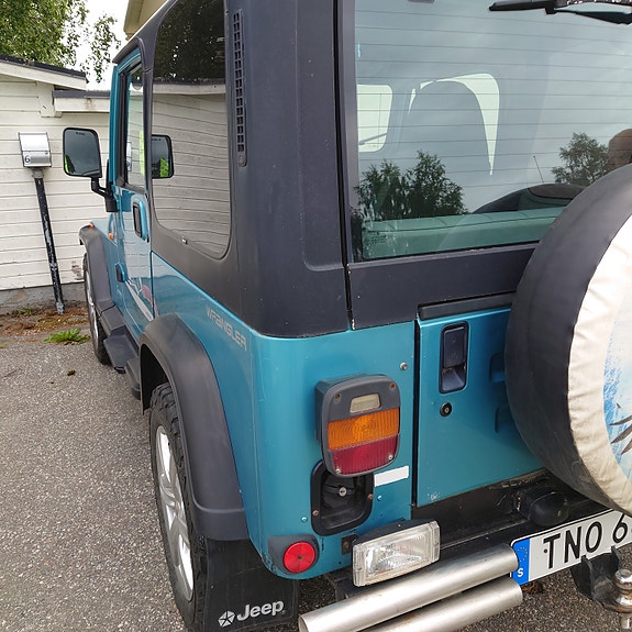 Jeep Wrangler 10 of 10