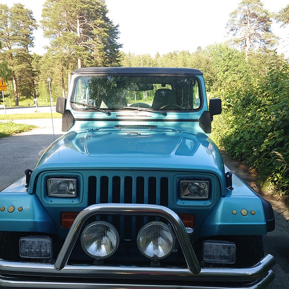 Jeep Wrangler 2 of 5