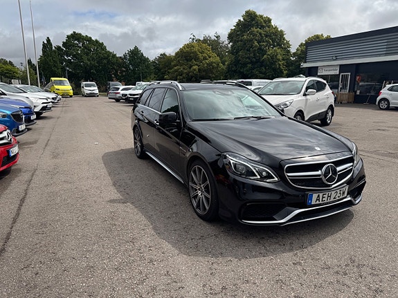 Mercedes-Benz E63 2 of 5