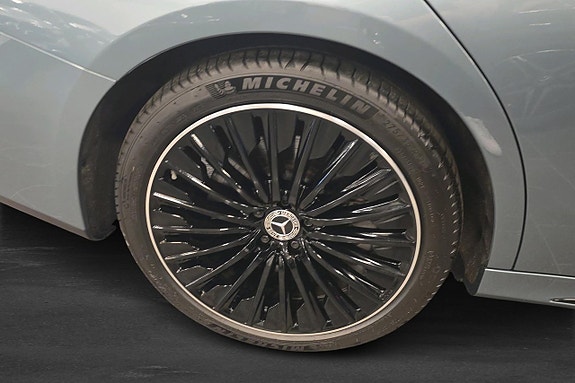 Mercedes-Benz E300 e 12 of 17