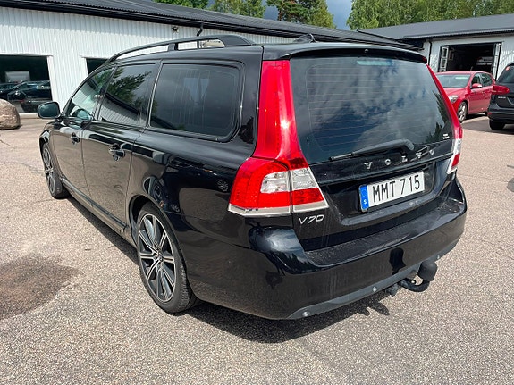 Volvo V70 2 of 3