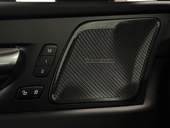 Volvo XC60 13 of 24