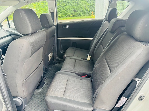 Toyota Corolla Verso 8 of 16
