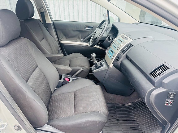 Toyota Corolla Verso 5 of 16