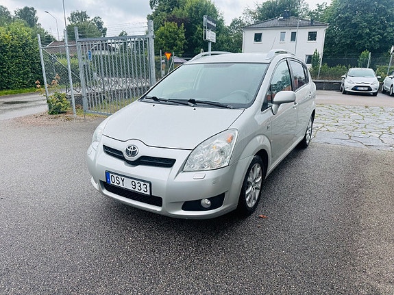 Toyota Corolla Verso 2 of 16