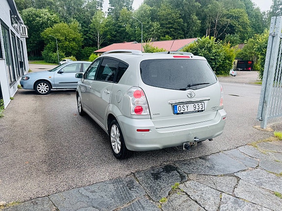 Toyota Corolla Verso 4 of 16