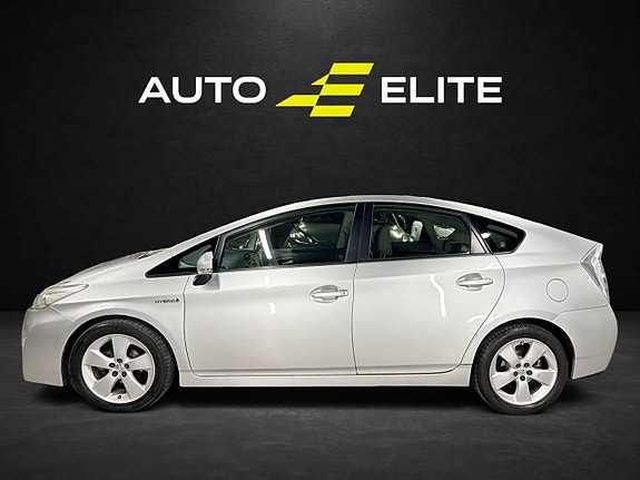 Toyota Prius 2 of 5