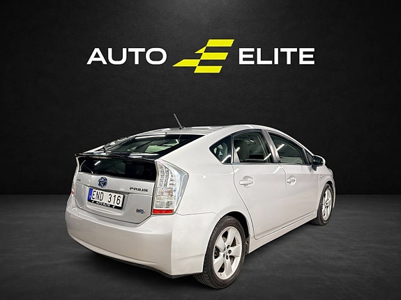 Toyota Prius 5 of 5