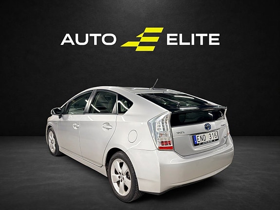 Toyota Prius 3 of 5