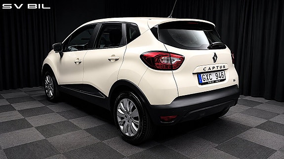 Renault Captur 3 of 5