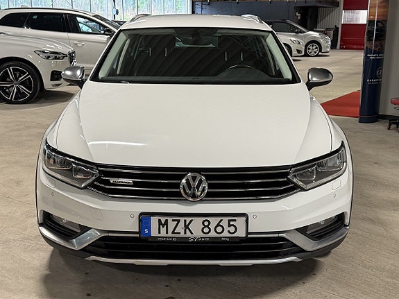 Volkswagen Passat Alltrack 2 of 10